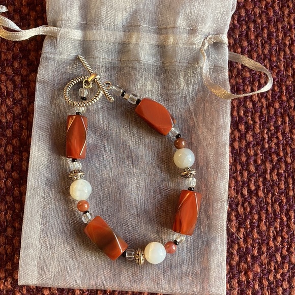 Hand-beaded Bracelet - Picture 2 of 3